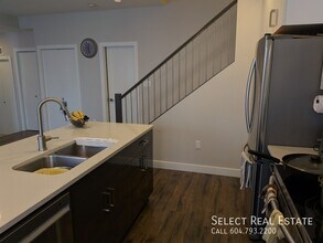 8466 Midtown Wy in Chilliwack, BC - Building Photo - Building Photo