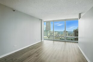 335 E Ohio St in Chicago, IL - Building Photo