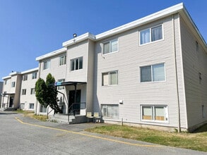 Hillside Place in Surrey, BC - Building Photo - Building Photo