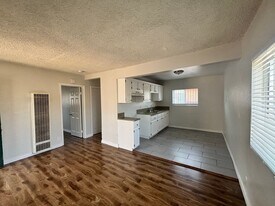 1333 E 47th St in Los Angeles, CA - Building Photo