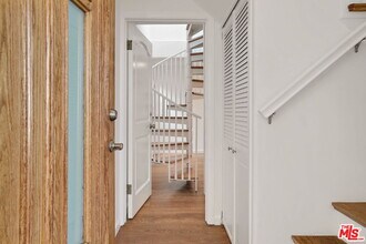 25 Arcadia Ter in Santa Monica, CA - Foto de edificio - Building Photo