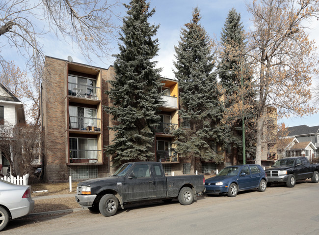 Sunalta 1626 Apartments in Calgary, AB - Building Photo - Building Photo