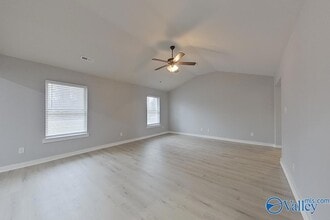 496 Ford Chapel Rd in Harvest, AL - Foto de edificio - Building Photo