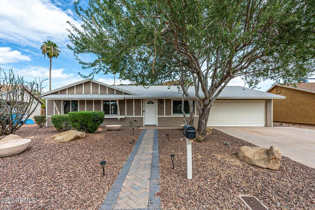 1428 W Joan De Arc Ave in Phoenix, AZ - Building Photo - Building Photo