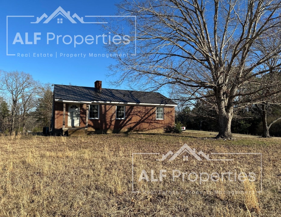 3060 Kelly Rd in Henderson, NC - Building Photo
