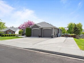 263 Brookwood Loop in Richland, WA - Building Photo - Building Photo