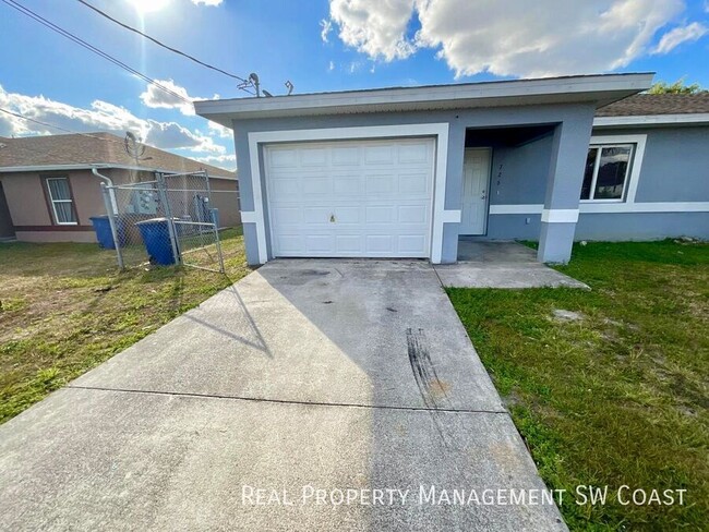 726 Harold Ave S in Lehigh Acres, FL - Building Photo - Building Photo