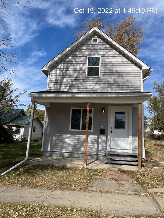912 Rawson St in Perry, IA - Building Photo