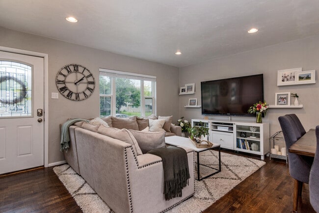 3388 S Holly St in Denver, CO - Foto de edificio - Building Photo