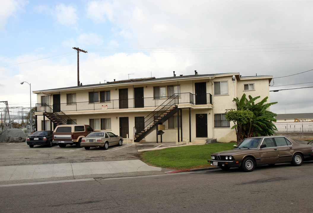 2211 S Genesee Ave in Los Angeles, CA - Building Photo