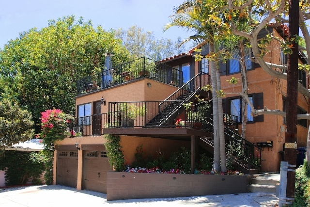 2001 Pinehurst Rd, Unit 2001.5 in Los Angeles, CA - Building Photo