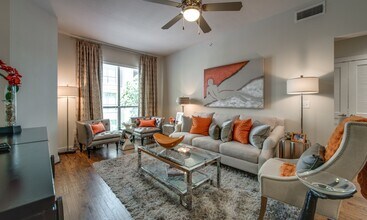 3070 San Felipe St in Houston, TX - Building Photo - Building Photo