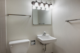 202 Flats in Fargo, ND - Building Photo - Interior Photo