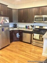 21 Washburn St, Unit 1 in Boston, MA - Foto de edificio - Building Photo