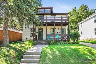 848 Crescent St NE, Unit 2F in Grand Rapids, MI - Foto de edificio - Building Photo