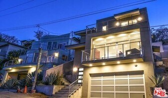 649 Cross Ave in Los Angeles, CA - Building Photo
