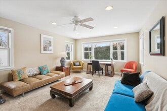 825 Highview Terrace in Lake Forest, IL - Building Photo - Building Photo