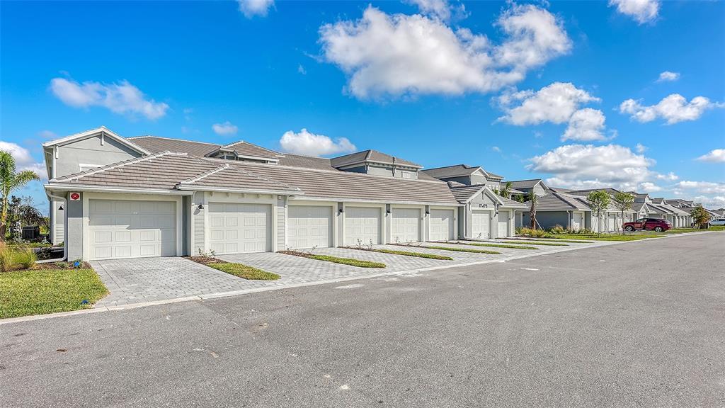 17475 Opal Sand Dr in Venice, FL - Building Photo