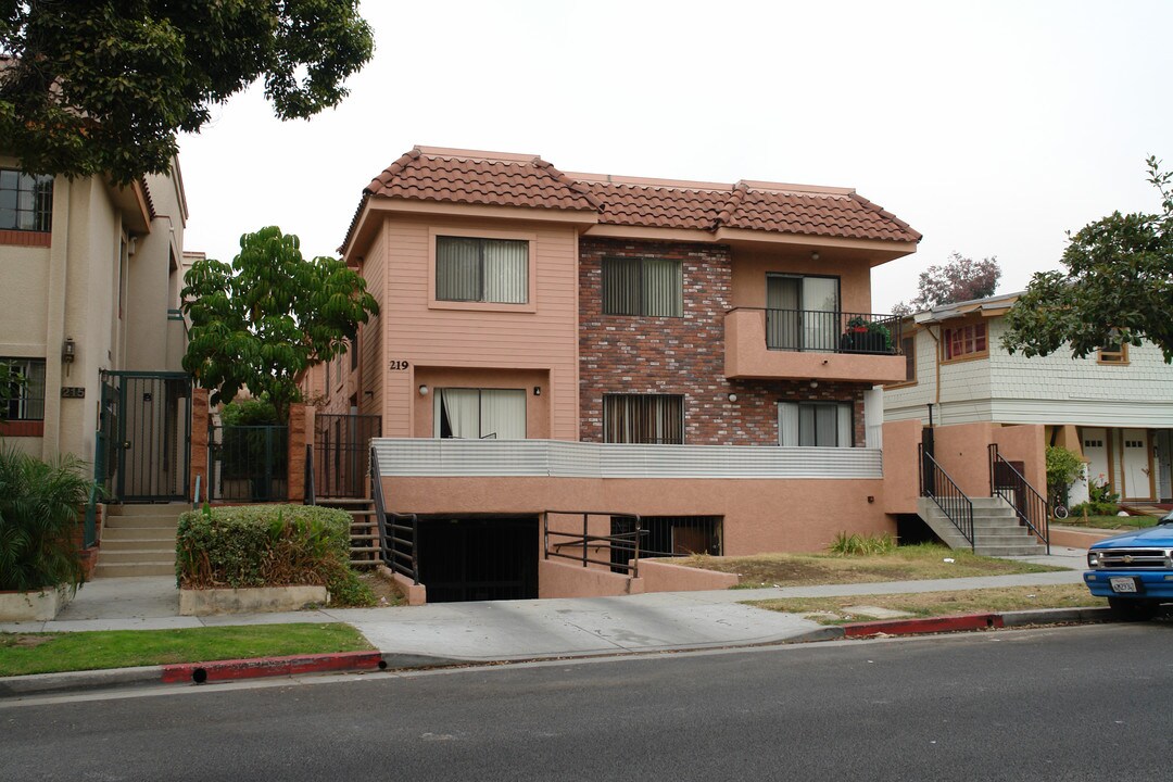 219 E Maple St in Glendale, CA - Building Photo