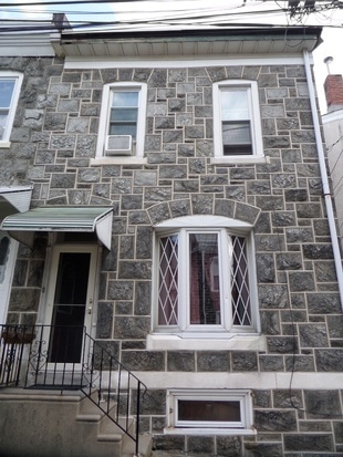 221 Wendover St in Philadelphia, PA - Building Photo