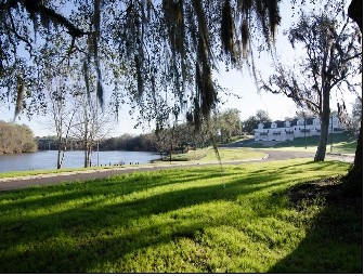 530 W Broughton St in Bainbridge, GA - Foto de edificio