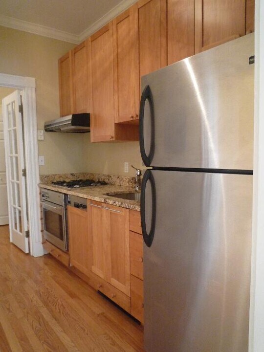 73 W Cedar St in Boston, MA - Building Photo