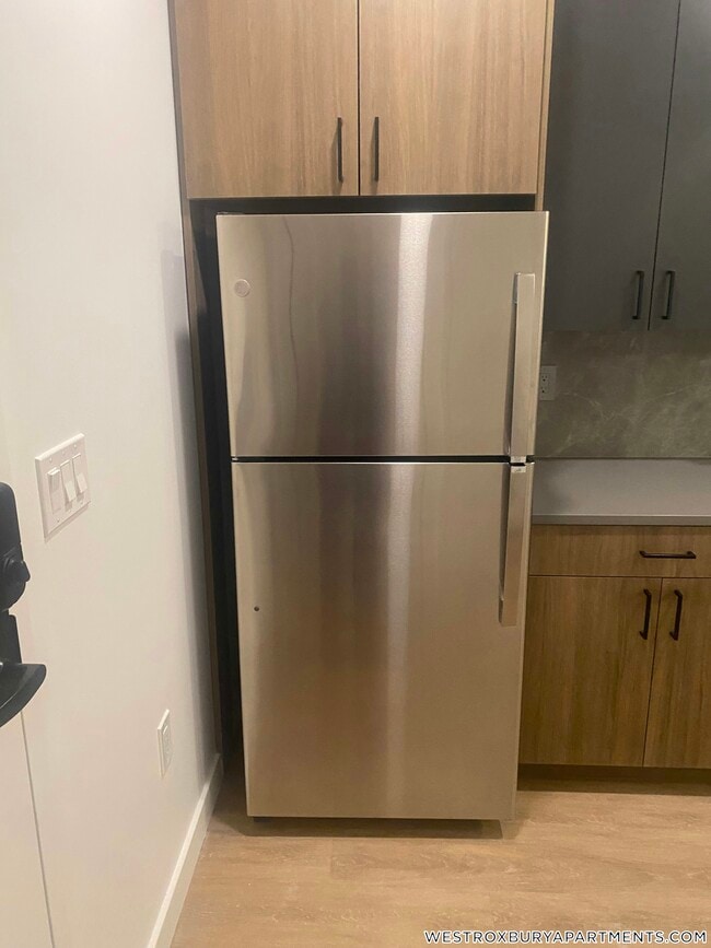 199 Gardner St, Unit 313 in Boston, MA - Building Photo - Building Photo