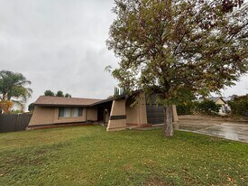22940 Posada Dr in Santa Clarita, CA - Building Photo