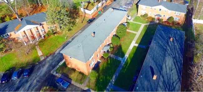 50 E Crooked Hill Rd, Unit B