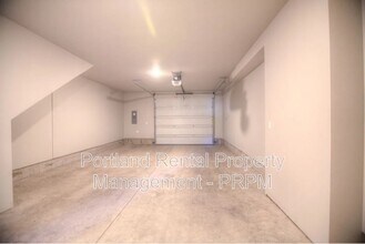 607 NE 92nd Ave in Portland, OR - Building Photo - Building Photo