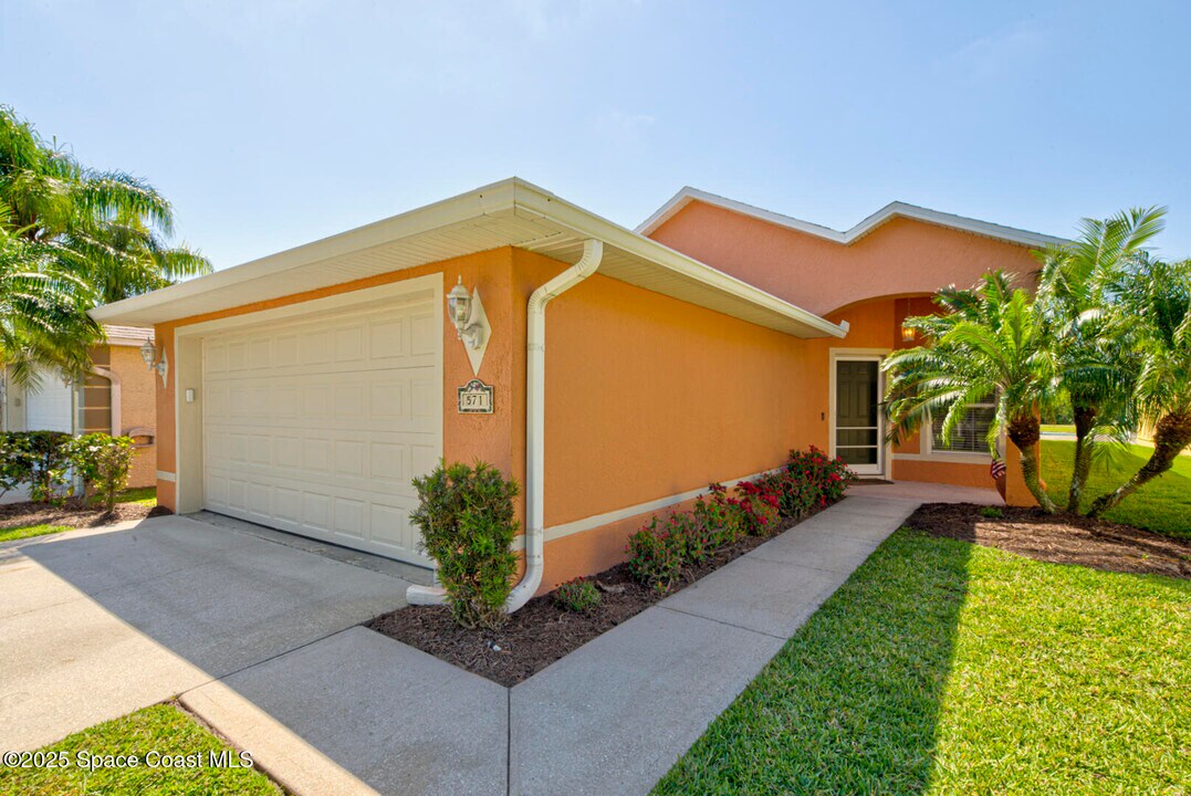 571 Priscilla Pl in Merritt Island, FL - Building Photo