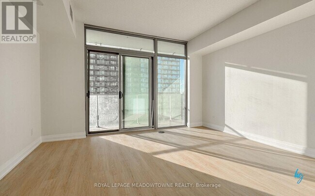 103 The Queensway in Toronto, ON - Building Photo - Building Photo