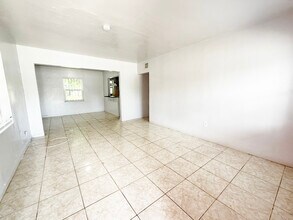 531 NW 110th St in Miami, FL - Building Photo - Building Photo