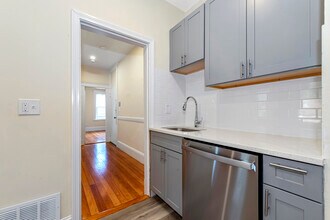 46 Brackett St, Unit 2 in Boston, MA - Building Photo - Building Photo