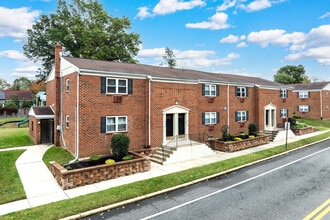 The Village at Hi-Nella in Hi-Nella, NJ - Building Photo - Building Photo