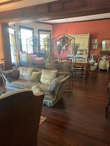 property at 207 Taylor St