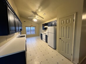 406 Club Dr in Hinesville, GA - Building Photo - Building Photo