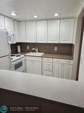 218 Farnham J in Deerfield Beach, FL - Building Photo - Building Photo