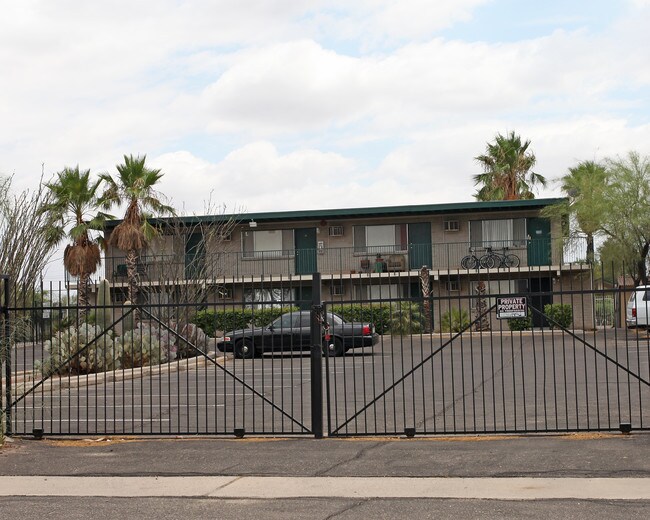 Park & Copper Apartments in Tucson, AZ - Foto de edificio - Building Photo