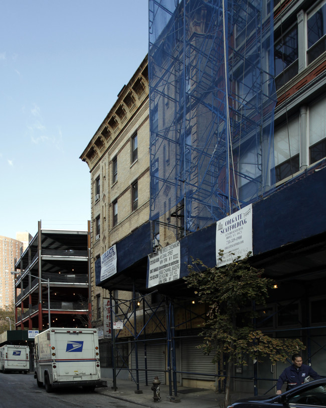 2 Orchard St in New York, NY - Building Photo - Building Photo