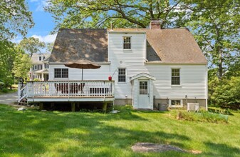 187 Cedar St in Lexington, MA - Foto de edificio - Building Photo