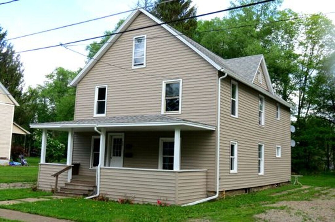 20 Sullivan St in Salamanca, NY - Building Photo