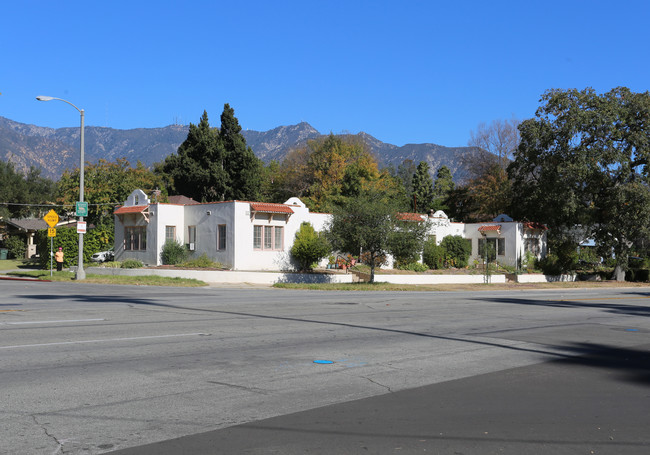 1215 E Orange Grove Blvd in Pasadena, CA - Foto de edificio - Building Photo