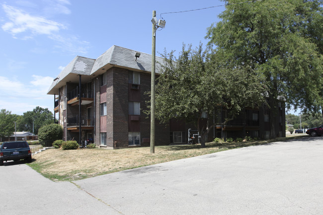 Riverside Terrace Apartments in Rockford, IL - Building Photo - Building Photo