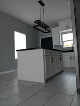 5809 Ozark Ave in Mission, TX - Foto de edificio - Building Photo