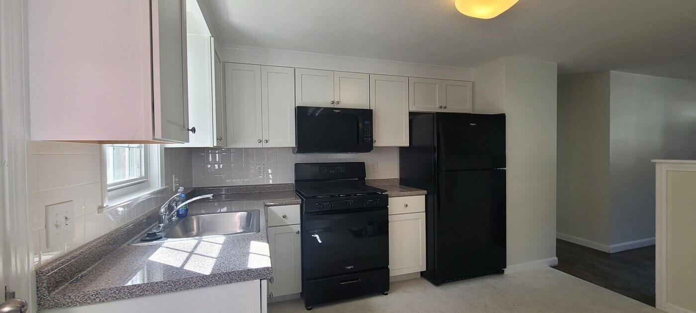 20 Cobb Dr in Rockland, MA - Building Photo