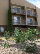 214 Dix Rd, Unit 101 Apartamentos