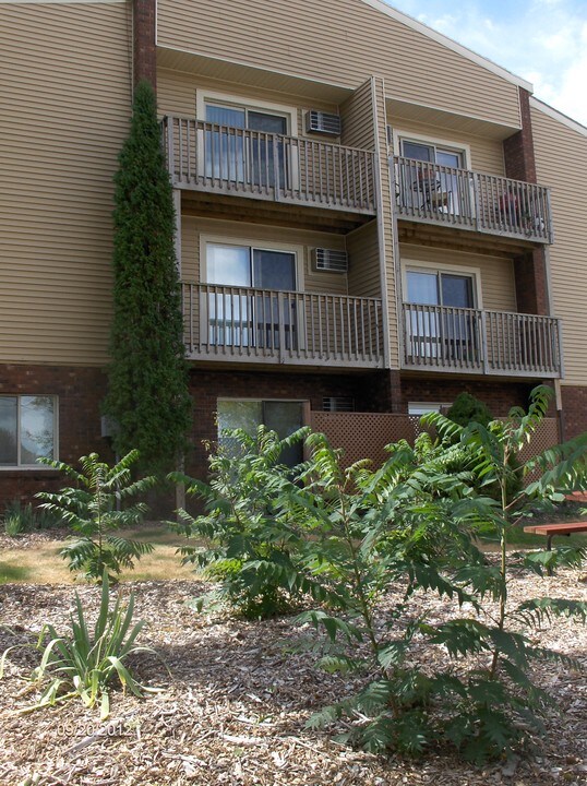 214 Dix Rd in Mount Calvary, WI - Foto de edificio