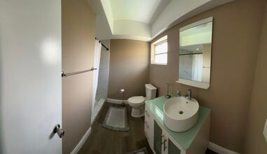 880 NW 72nd Ter, Unit #2 in Plantation, FL - Building Photo - Building Photo