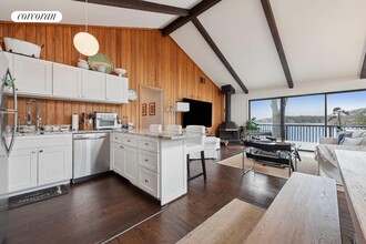 43 Bluff Point Rd in Sag Harbor, NY - Building Photo - Building Photo